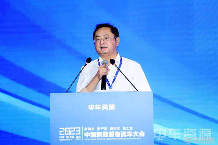 在绿色低碳转型成为全球共识的背景下，互联网、大数据、云计算、人工智能、新能源、新材料等新一轮科技革命浪潮席卷全球，新能源汽车迎来颠覆性的重大变革。在商业逻辑的变革和产品迭代的过程中，城配物流领域进入了新的发展周期，迎来了新需求。