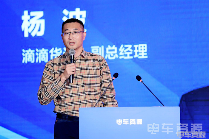在绿色低碳转型成为全球共识的背景下，互联网、大数据、云计算、人工智能、新能源、新材料等新一轮科技革命浪潮席卷全球，新能源汽车迎来颠覆性的重大变革。在商业逻辑的变革和产品迭代的过程中，城配物流领域进入了新的发展周期，迎来了新需求。
