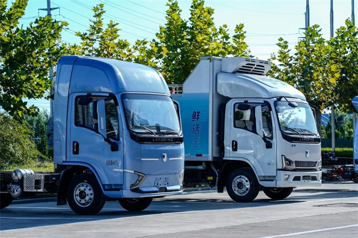 2023年5月，潍柴新能源商用车重磅发布了定位新能源科技轻卡领先品牌的全新品牌——蓝擎汽车。自新品牌发布以来，蓝擎汽车从用户实际需求出发，不断收集用户和市场信息，在集团雄厚研发实力背景下，持续为用户打造精品。10月9日，在潍柴新能源蓝擎汽车新品全国上市体验之旅活动中，蓝擎汽车将在轻卡市场投下一枚重磅炸弹，一款全新物种即将首度亮相。