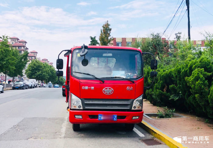 【第一商用车网 原创】“再次买车，我依然会选择一汽解放轻卡。在我看来，运输车辆就算一年出勤达到10万公里，但低油耗和可靠品质才是赢得用户长久信赖的关键。”