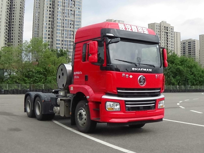 陕汽商用车天然气牵引车.jpg
