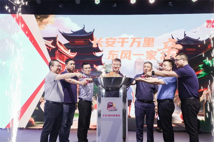 自出彩天龙哥·中国好司机东风天龙哥大赛（第7季）开赛以来，活动受到广大卡友、行业和媒体的广泛关注。10-11月期间，全国各地的东风天龙哥大赛初赛活动如火如荼开展，吸引了五湖四海卡友的参与和见证。通过活动，东风商用车实现整车订单交付103辆、配件销售额20多万元。