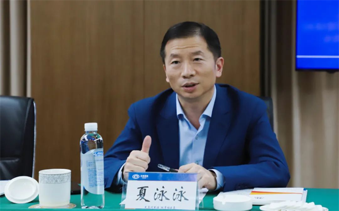 近日，徐工集团副总经理，徐工汽车总经理、党委书记夏泳泳带队赴云南考察，与云建绿砼洽谈合作，云建绿砼党委副书记、董事长李章建热情接待。