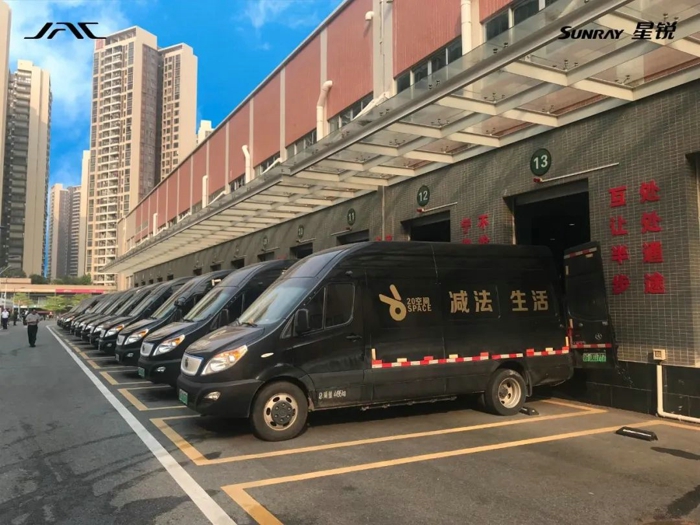 近日，江淮星锐再次中标中国烟草，喜获100台新能源订单。这是继中标500台顺丰集团大单后又一大单，充分彰显江淮星锐新能源产品强大的竞争优势和优质服务体系。