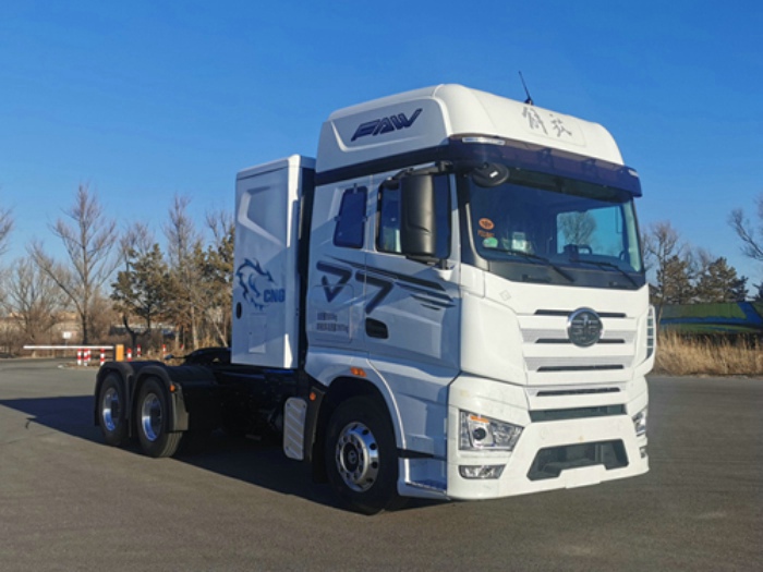 解放J7 CNG牵引车.jpg