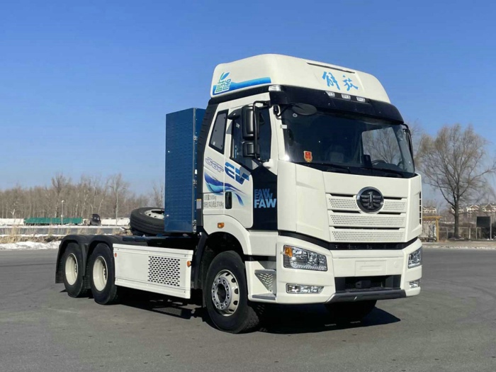解放J6P纯电动牵引车.jpg