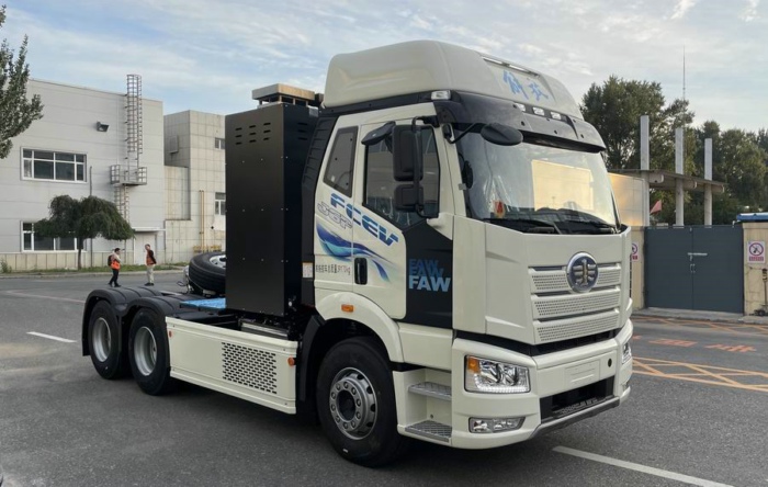 解放J6P燃料电池牵引车.jpg