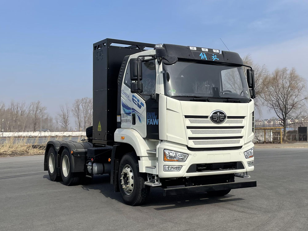 解放J6L换电式纯电动牵引车.jpg