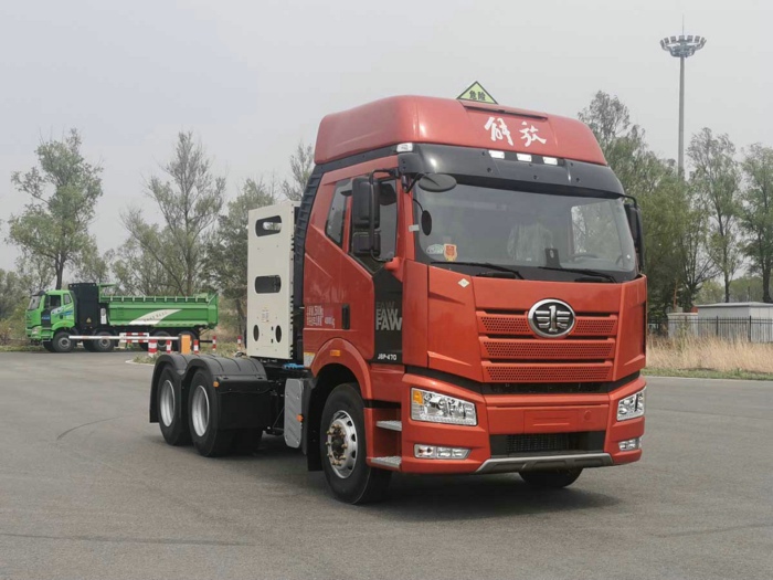 解放J6P CNG危险品运输半挂牵引车.jpg