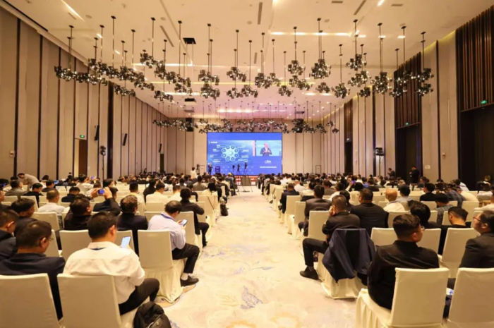 11月9日下午，以“把握变局，创迎未来”为主题的2023物流与运输车辆高峰论坛在武汉隆重召开。论坛由中国国际贸易促进委员会汽车行业分会主办，是中国国际商用车展、广州国际商用车展的重要同期活动。