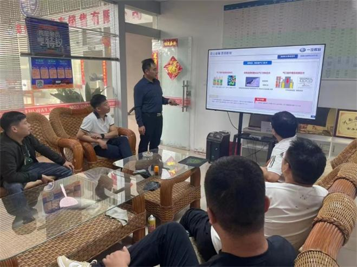 未来，解放将继续深挖需求痛点，着眼价值创造，不断创新领航，以实际行动丰富“解放卡车，挣钱机器”的品牌内涵，为用户打造更节能高效的运输解决方案，助力卡友实现全生命周期成本最优，为物流行业高质量发展注入新动能。