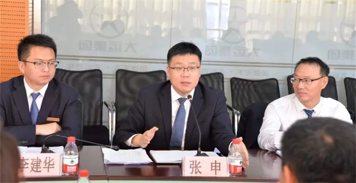 重卡行业中一直有个疑问，大运重卡在行业领先的秘诀在哪里？为了探究这个疑问，同时让客户对大运公司有更深入的了解，大运重卡经销商张家口广达源携合作二网及终端客户一行30余人来到大运工厂，近距离感受大运工厂先进的制造工艺和成熟的管理体系。