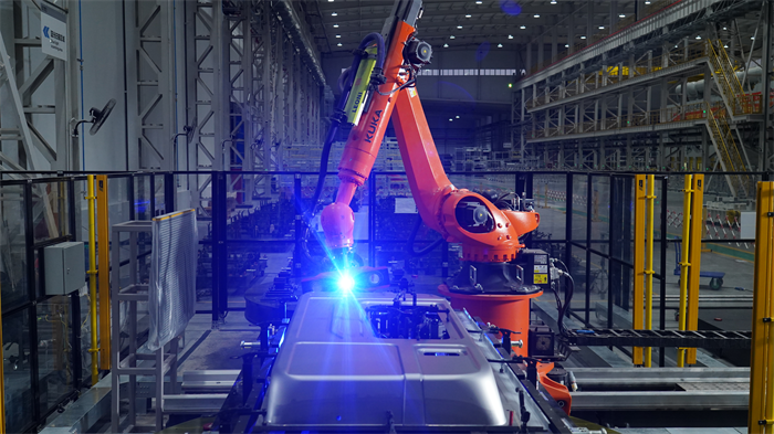 【第一商用车网 原创】在11月29日举行的2023（第八届）“谁是第一”商用车年度评选总决赛暨颁奖典礼上，北京重卡复兴车型与不少老牌车企的同类产品切磋竞技，并成功摘得“2023年度第一数智重卡”大奖。