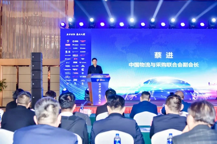 北奔重卡插电式混合动力牵引车荣获科技创新奖2.jpg