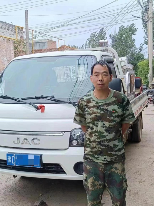 废金属行业属于循环经济的重要组成部分，包含回收、拆解、冶炼、加工和销售等。废旧金属加工对于提高资源利用率，促进节能减排，以及减少对原材料的依赖具有重要意义。来自河南省汝州市的张老板就从事废旧金属拆解加工行业，2020年，他购买了一辆江淮1卡恺达X5用于日常运输，三年多时间，恺达也不负众望，帮助张老板创业致富的同时，也成了张老板的“知心好友”。