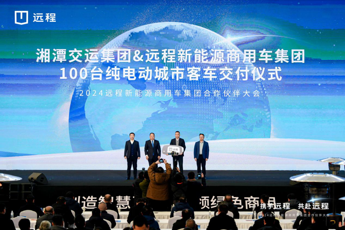 100台吉利星际客车C8E交付湘潭城发集团.png