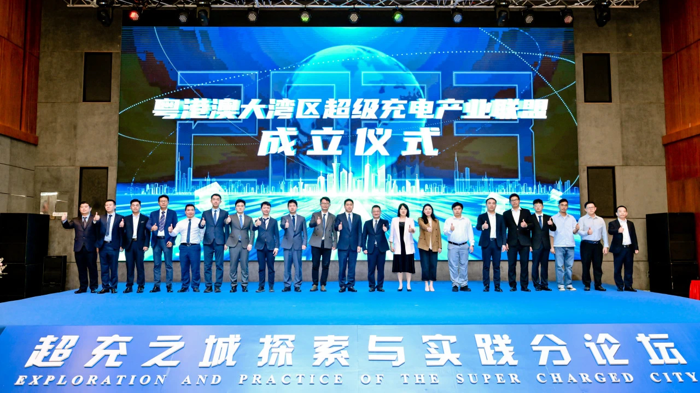 由吉泰GETEC、中建科工联合交付的首座全自动轻卡模块化智能换电站，12月28日在东莞·清溪镇全面启动运营。