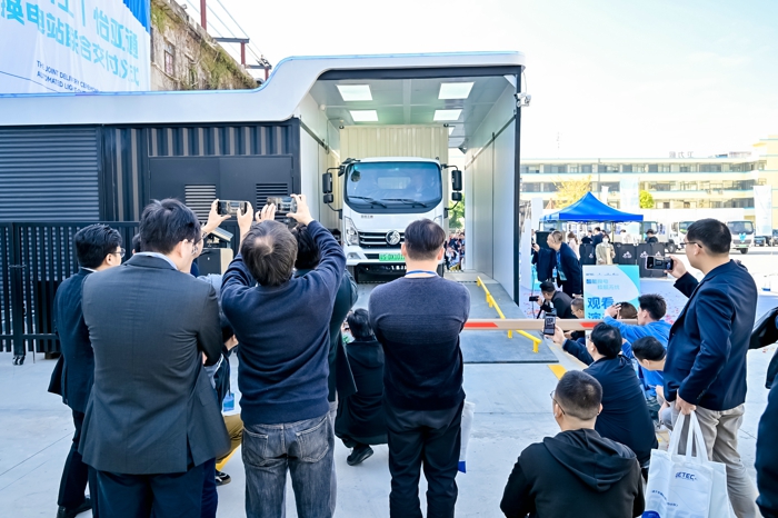 由吉泰GETEC、中建科工联合交付的首座全自动轻卡模块化智能换电站，12月28日在东莞·清溪镇全面启动运营。