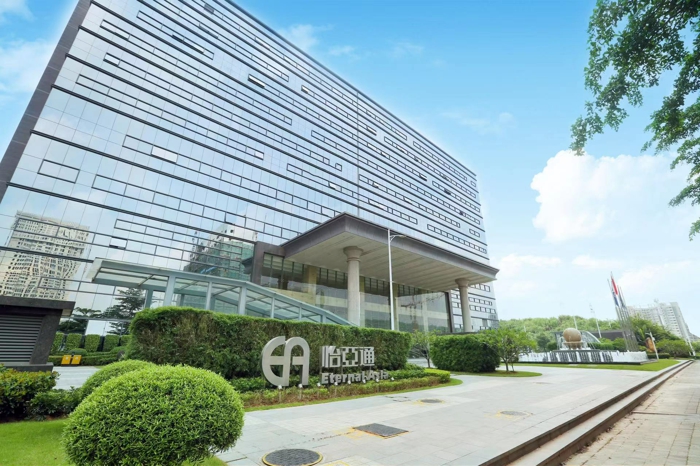 由吉泰GETEC、中建科工联合交付的首座全自动轻卡模块化智能换电站，12月28日在东莞·清溪镇全面启动运营。