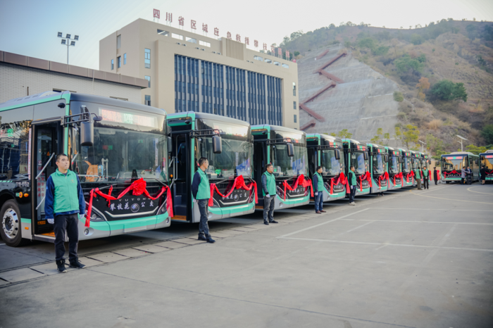 100辆宇通客车交付攀枝花市，助力攀枝花公交扎实迈出高质量发展的新步伐。
