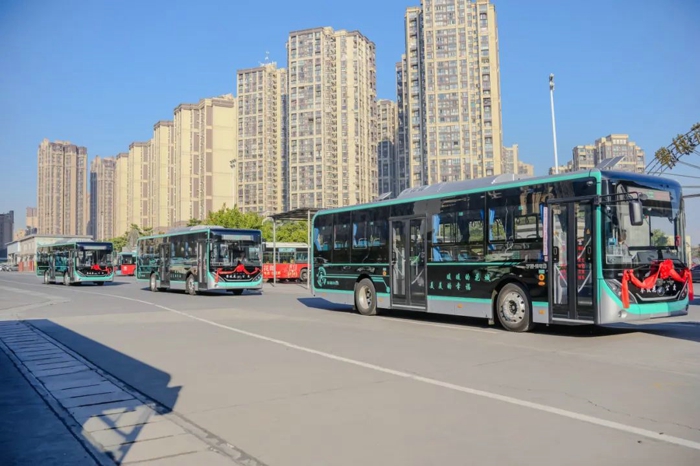 100辆宇通客车交付攀枝花市，助力攀枝花公交扎实迈出高质量发展的新步伐。