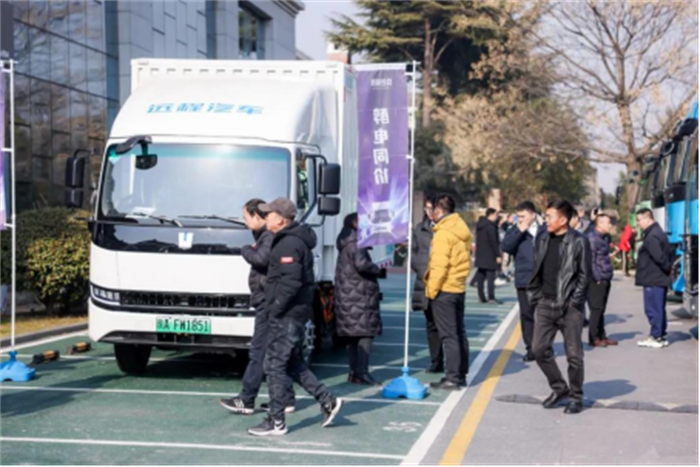 1月8日，远程新能源商用车醇氢产品品鉴之旅西安站在曲江惠宾苑宾馆举行。绿色慧联同步启动西安“醇氢体验官”招募活动，并通过一系列优惠政策，打响2024醇氢市场第一役，将西安打造为醇氢生态示范城。