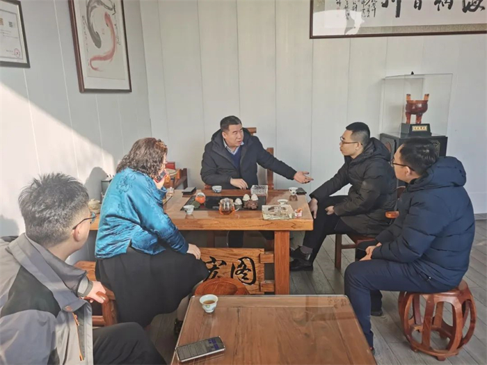 2024“赢战首季 势必当红”，解放轻卡开门红动员大会如火如荼，各级领导深入一线、动员部署，为全面赢战2024积极备战。动员大会的召开，使得各地区部士气振奋，领战旗、待出征，以昂扬斗志全身心投入工作，高质量赢战新年开门红！