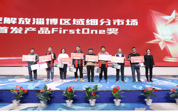 2024年1月17日17时，解放2024“新春大拜年”活动迎着新年的号角如期而至！一汽解放选在“17”这一晚，取“同一汽在一起”的谐音，携手多位重磅嘉宾，提前给广大卡友拜年。其间，解放卡车直播间欢声笑语，以“龙腾贺岁，暖春焕新，解放有礼，前路大吉”为主题的新春大拜年活动精彩纷呈，不仅备下超多福利，呈现适合卡友们的“年货清单”，同时，将新年浓浓的祝福传递给全国各地的经销商伙伴和用户朋友。
