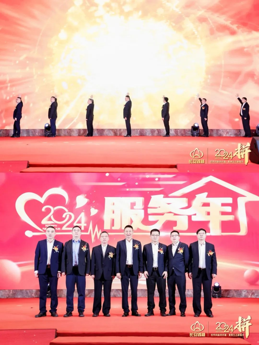 2024年1月20日，以“2024-拼”为主题的2024年长安跨越商务大会在珠海盛大召开。长安跨越车辆公司总经理韩庆、长安跨越营销公司总经理郝明分别作了大会主题报告，车辆公司领导唐兴国、周涛、赵瑞生出席了大会。在“驭势向新拼终端 聚焦生态耕服务”方针的指引下，为长安跨越发展擘画新篇，开启2024崭新征程。