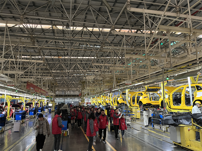 9.工厂参观2.jpg