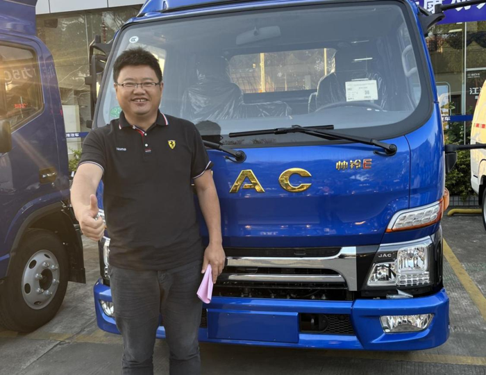 在市场竞争越发激烈的今天，商贸公司之间不仅要拼实效、拼服务、更要拼成本，所以用车的选择十分重要。多年来“电器大王”孙总一直坚持认准江淮1卡帅铃，成功为自身的创富路增添了强劲的动力。