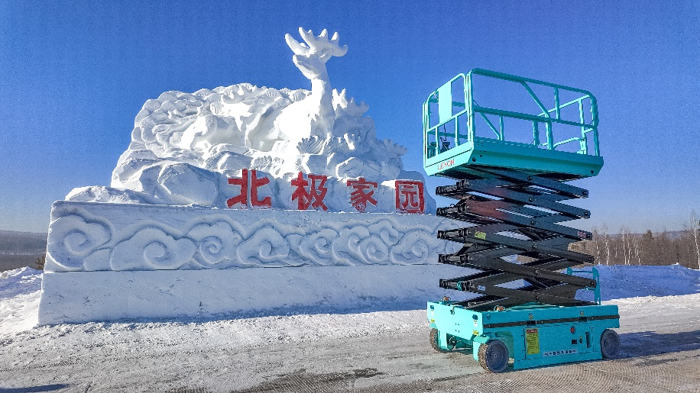 2024年1月20日，我国北极漠河的最低气温已降到了零下42度，北极村边上的黑龙江早已冰封似铁，冷冽异常，市区及周边道路上见得最多的就是出租车及各大品牌的低温测试车辆，乐圆技术高空作业车也在这一片极寒中，抵达了漠河。