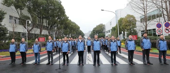 要以“开局就决战”的韧劲、“起步就冲刺”的拼劲、“转身就落实”的干劲，戮力同心、锐意进取、砥砺奋进，全力以赴达成年度经营目标，为做强做大做优解放动力总成自主事业，为解放加快建设“世界一流企业、百年民族品牌”而不懈奋斗！