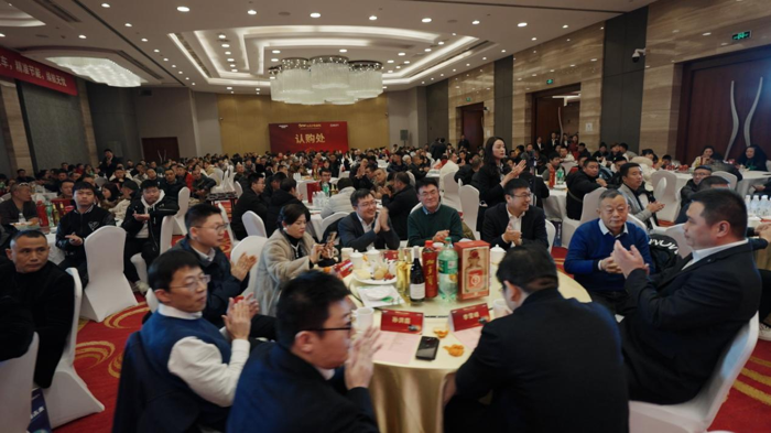 2024年2月23日，“2024让客户更赚钱——中国重汽新能源 612kWh 渣土车上市发布会暨批量交付仪式”在四川成都成功举办！
