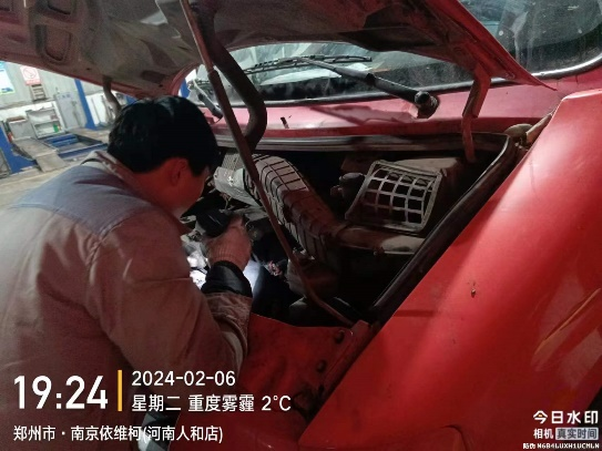 匠心兼程，服务立行。新年伊始，为满足广大依维柯用户维修保养需求，保障车辆正常运营，南京依维柯积极开展“福龙迎春 共启新岁——2024年南京依维柯新春关爱活动”，通过“车辆免费检测”、“保养产品优惠”、“线上快捷预约”、“惊喜互动福利”等多重关爱举措，用专业、热忱和贴心入微的温馨360服务，全程守护依家人的新春之路，让温馨的年味弥漫在960万平方公里的祖国大地上。