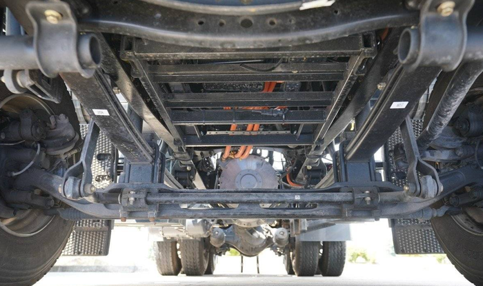 上汽红岩纯电动牵引车.png