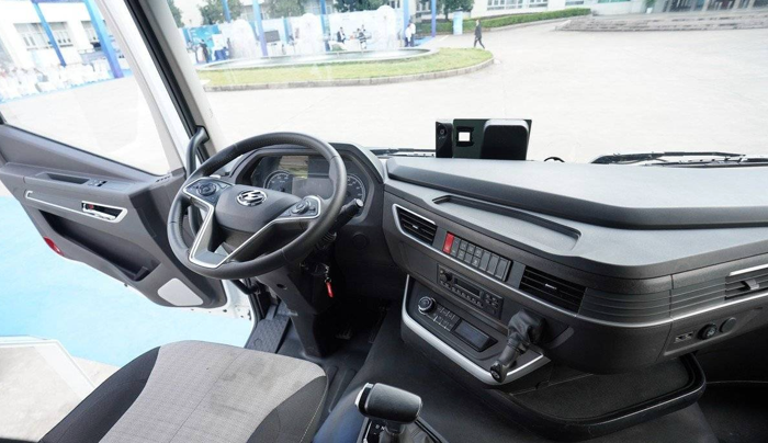 上汽红岩纯电动牵引车3.png