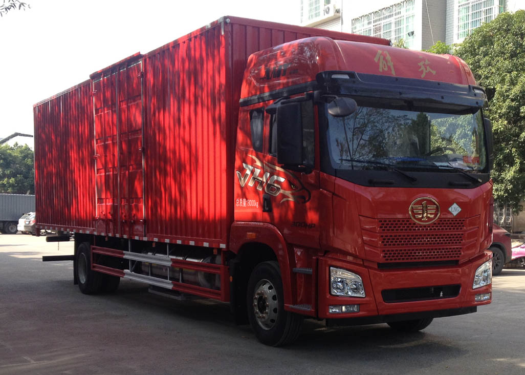 解放JH6厢式运输车.jpg