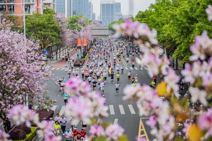 自上次卡友们欢聚一堂，共度乘龙回家大会的温馨时光后，不觉间已过去近两个月。随着春天的脚步临近，2024柳州马拉松即将于3月31日盛大启幕，也再次成为卡友们回家看看的最佳契机。