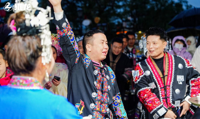 自上次卡友们欢聚一堂，共度乘龙回家大会的温馨时光后，不觉间已过去近两个月。随着春天的脚步临近，2024柳州马拉松即将于3月31日盛大启幕，也再次成为卡友们回家看看的最佳契机。