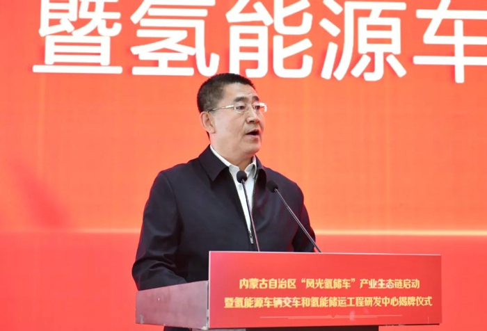 为深入贯彻落实习近平总书记关于“加快发展新质生产力，扎实推进高质量发展”的重要指示精神，北奔重汽、华电内蒙古能源有限公司、明阳集团携手产业链合作伙伴，依托包头风光氢储车开发建设项目，共同打造风光制氢、氢能技术创新平台、氢能重卡制造、氢燃料电池电堆生产、数字储能装备制造和煤炭绿色运输等产、储、运、加、用全产业生态链，3月19日，在北奔重汽联合举办了内蒙古自治区“风光氢储车”产业生态链启动暨氢能源车辆交车和氢能储运工程研究中心揭牌仪式。