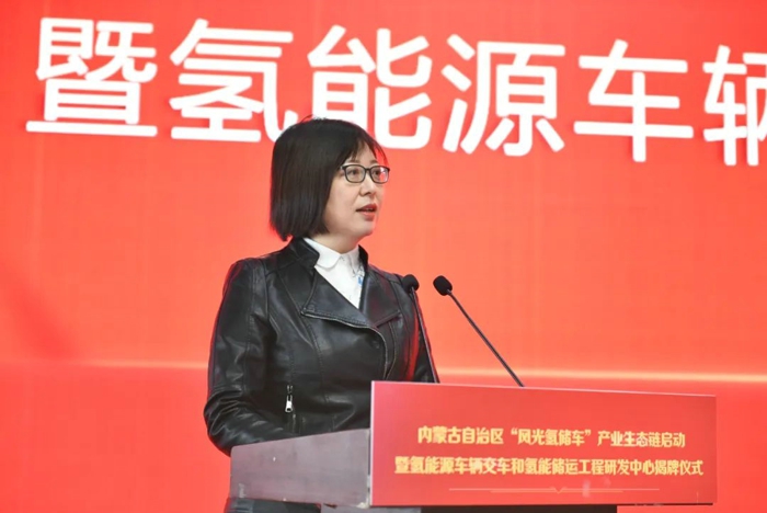 为深入贯彻落实习近平总书记关于“加快发展新质生产力，扎实推进高质量发展”的重要指示精神，北奔重汽、华电内蒙古能源有限公司、明阳集团携手产业链合作伙伴，依托包头风光氢储车开发建设项目，共同打造风光制氢、氢能技术创新平台、氢能重卡制造、氢燃料电池电堆生产、数字储能装备制造和煤炭绿色运输等产、储、运、加、用全产业生态链，3月19日，在北奔重汽联合举办了内蒙古自治区“风光氢储车”产业生态链启动暨氢能源车辆交车和氢能储运工程研究中心揭牌仪式。