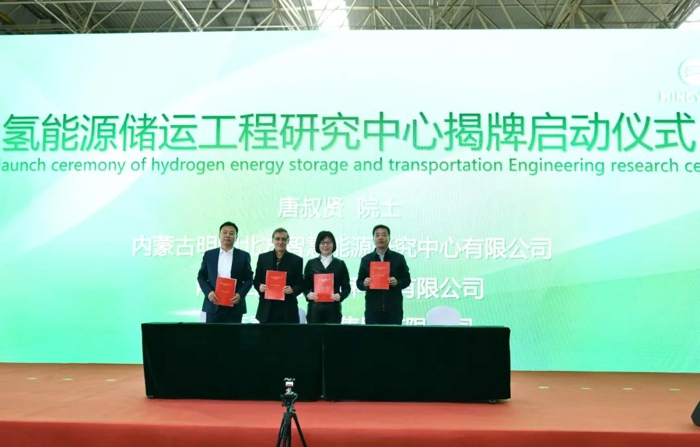 为深入贯彻落实习近平总书记关于“加快发展新质生产力，扎实推进高质量发展”的重要指示精神，北奔重汽、华电内蒙古能源有限公司、明阳集团携手产业链合作伙伴，依托包头风光氢储车开发建设项目，共同打造风光制氢、氢能技术创新平台、氢能重卡制造、氢燃料电池电堆生产、数字储能装备制造和煤炭绿色运输等产、储、运、加、用全产业生态链，3月19日，在北奔重汽联合举办了内蒙古自治区“风光氢储车”产业生态链启动暨氢能源车辆交车和氢能储运工程研究中心揭牌仪式。