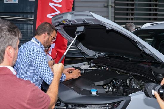 3月20日，江淮汽车与其澳大利亚总经销商携首款高端皮卡T9在澳大利亚悉尼举办发布会，全澳各地50余家分销商代表参加了活动。