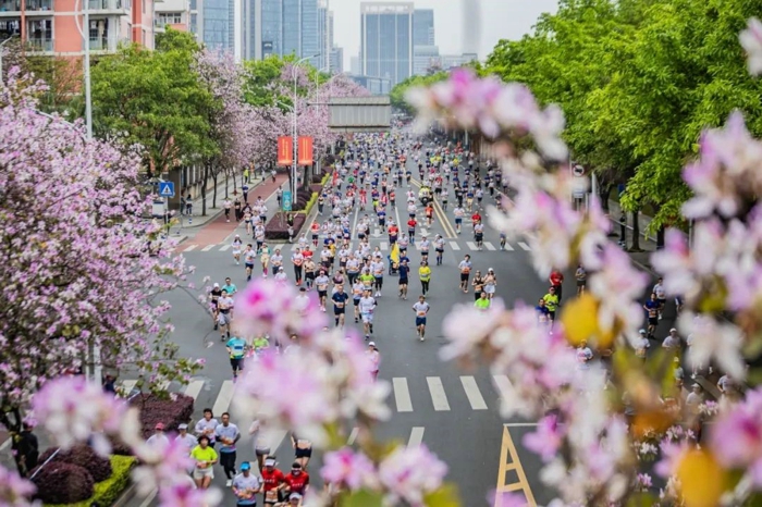 激动人心的第二届柳马即将在明天盛大开跑！这一次，乘龙又将为我们带来哪些养眼的新惊喜？小编忍不住提前为大家剧透，让你做好完美的打卡攻略！
