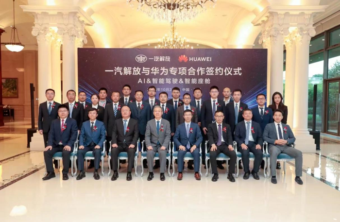 2023年一汽解放终端份额稳居国内绝对第一，营收利润跃迁增长，海外增速领先行业，股价表现跑赢市场大势。