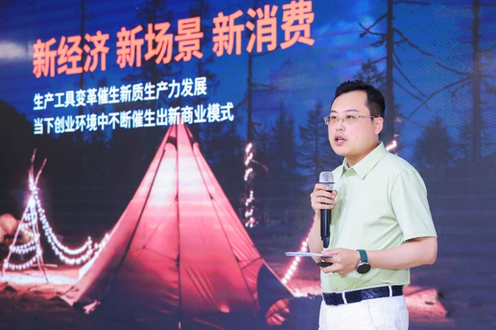 2024年4月20日，远程超级VAN携手混沌杭州校区举办“无界创富大赛”，探讨传统商业如何结合远程超级VAN打破壁垒，突出重围，向新发展。现场12位创业者从移动餐饮、移动展厅、移动服务、房车露营等细分市场切入，充分展示了超级VAN灵活的改装能力和多样的商业应用场景。远程新能源商用车集团副总裁林明世、副总裁宋兆桓，混沌杭州校区校长贾光等出席活动