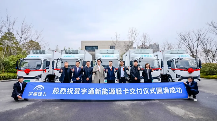 大单连连，捷报频传！一季度宇通新能源商用车市场表现亮眼，客车、卡车、专用车、环卫设备等业务板块齐头并进，产销均实现同比正增长，实现首季高质量“开门红”