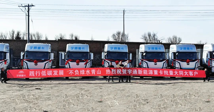 大单连连，捷报频传！一季度宇通新能源商用车市场表现亮眼，客车、卡车、专用车、环卫设备等业务板块齐头并进，产销均实现同比正增长，实现首季高质量“开门红”