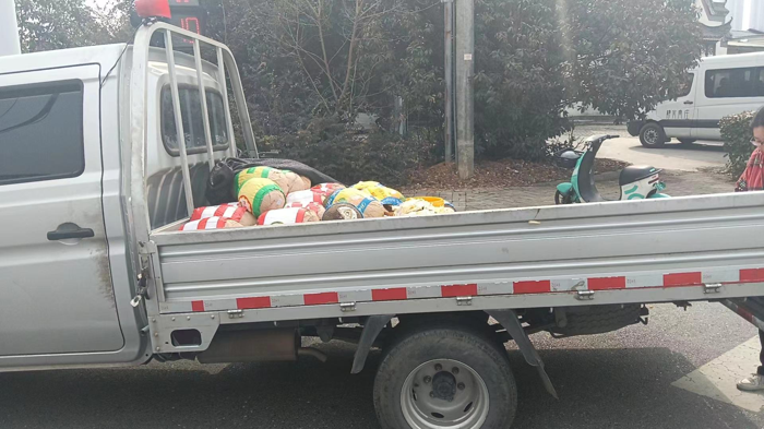 【第一商用车网 原创】“经我介绍购买长安跨越王X3车型的，怎么也有五六位了吧。大家都经常在一个市场里，我这辆车也是通过别人介绍购买的，使用体验挺不错的，要不然，我也不敢给别人推荐。”张军一边将水果搬运到车上，一遍笑着说道。